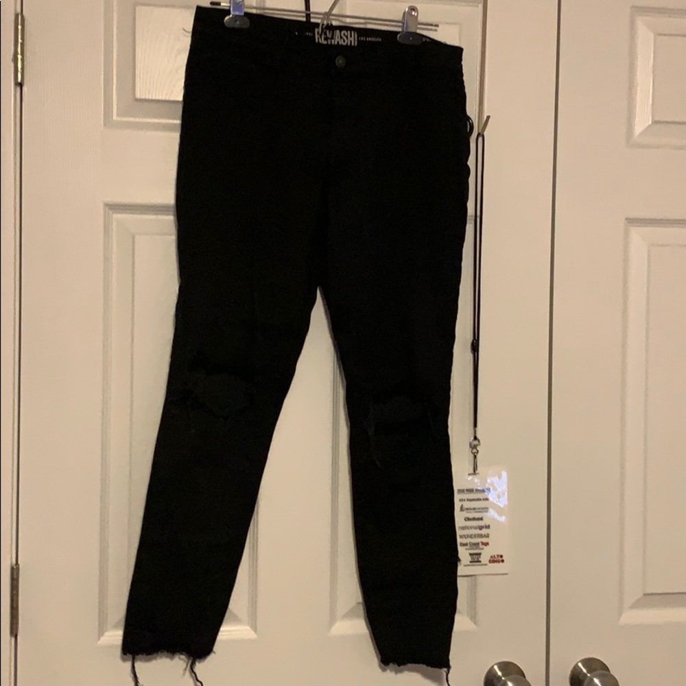 Black skinny jeans with ripped knees